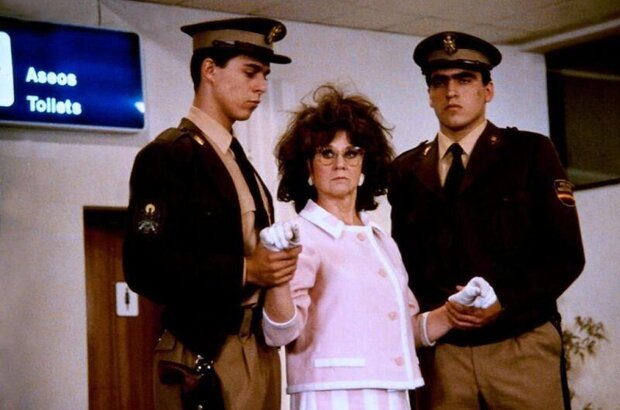 Women on the Verge of a Nervous Breakdown (1987) - photo 3