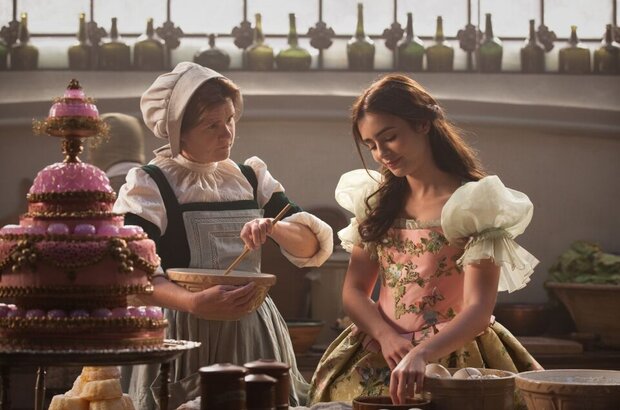 Mirror Mirror (2012) - photo 22