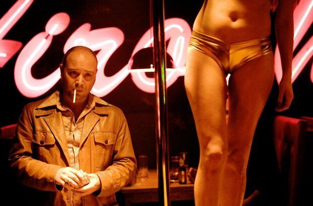 Неоновая плоть (2010) - фото 7