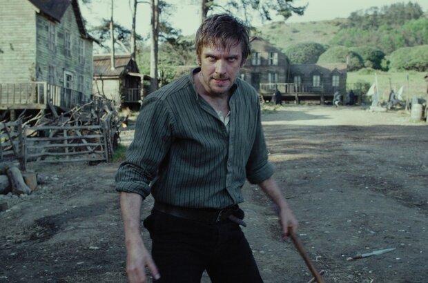 Apostle (2018) - photo 2