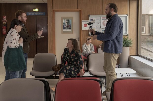 Selfie (2019) - photo 10