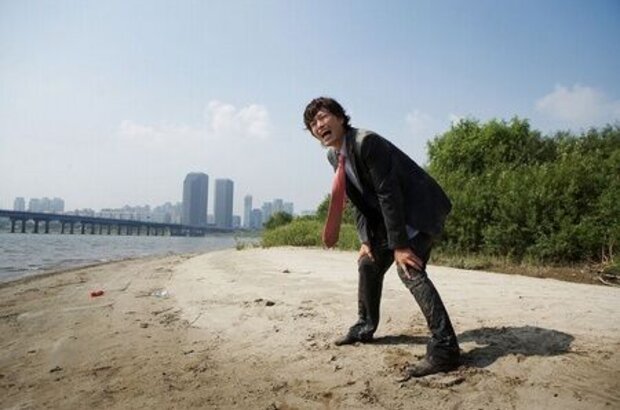 Castaway on the Moon (2009) - photo 10