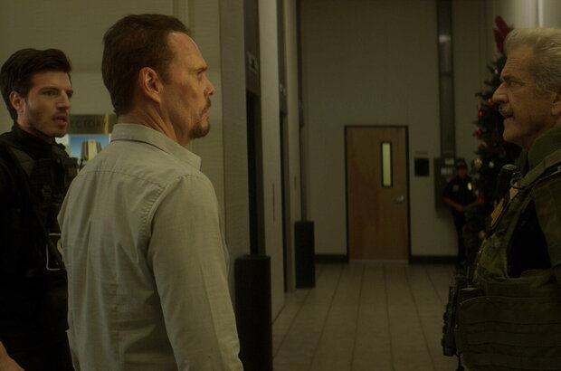 Hot Seat (2022) - photo 11