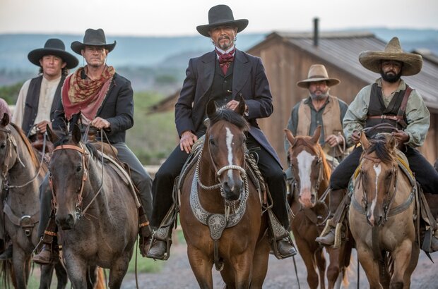 Dead for A Dollar (2022) - photo 1