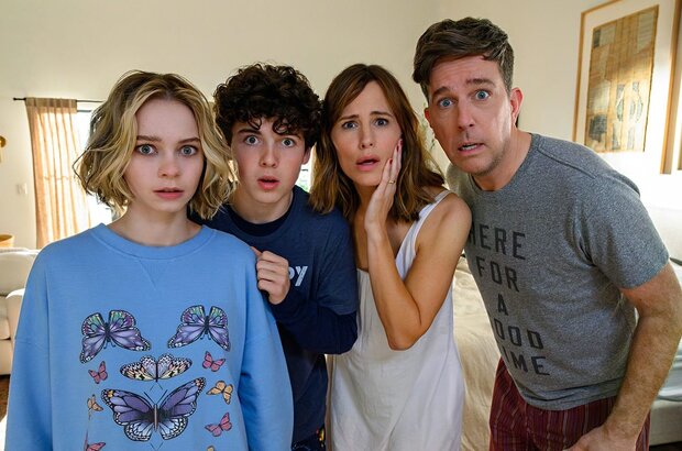 Family Switch (2023) - photo 1
