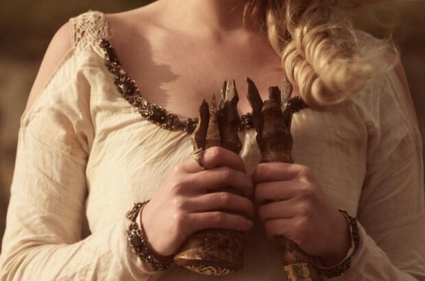The Crown and the Dragon (2013) - photo 8