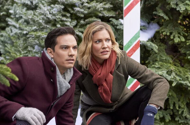 It's Beginning to Look a Lot Like Christmas (2019) - photo 1