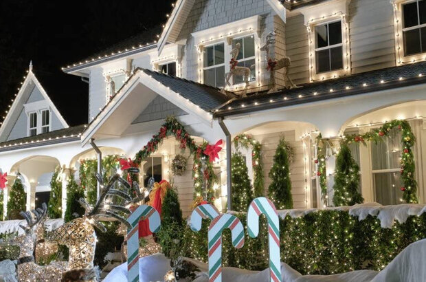 It's Beginning to Look a Lot Like Christmas (2019) - photo 7