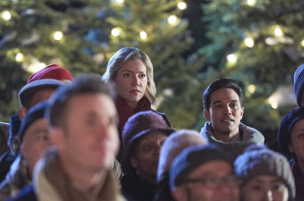 It's Beginning to Look a Lot Like Christmas (2019) - photo 3