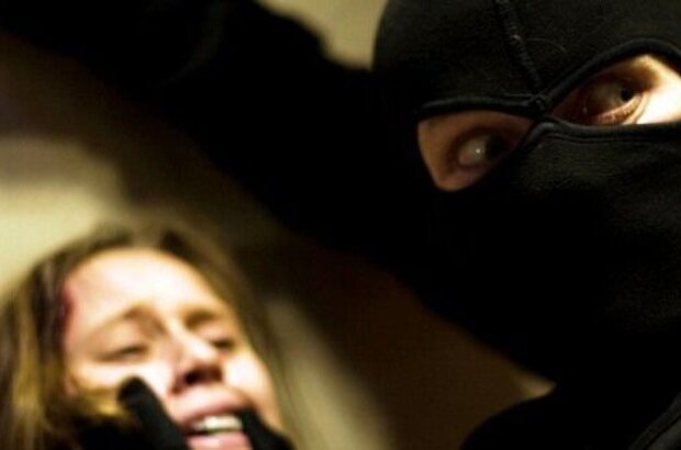 Kidnapped (2010) - photo 3
