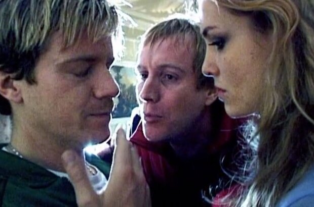 Hotel (2001) - photo 8