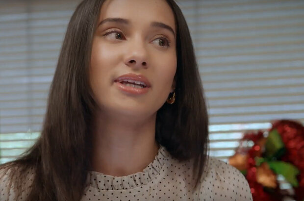 A Christmas Intern (2023) - photo 2