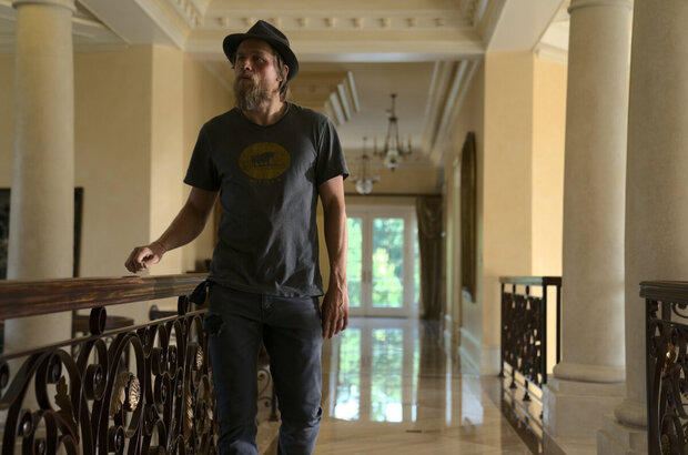 Last Looks (2021) - photo 3