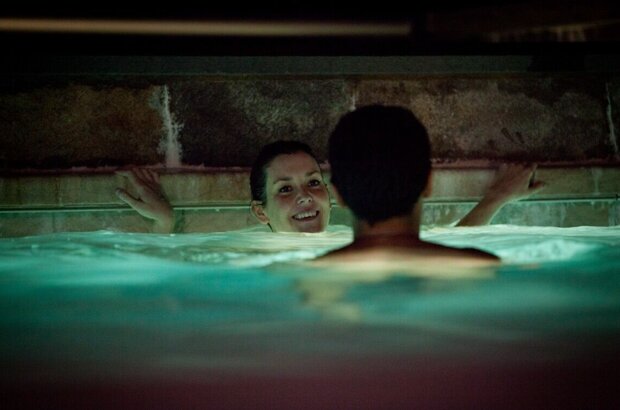 Hello I Must Be Going (2012) - photo 2