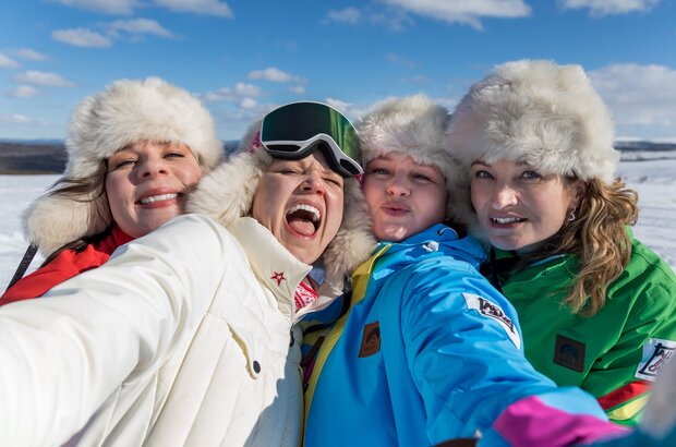 Ski Girls (2023) - photo 1