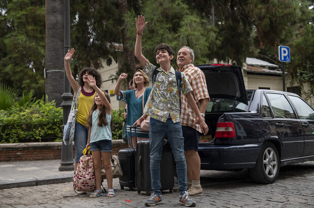One Hell of a Holiday! (2023) - photo 2