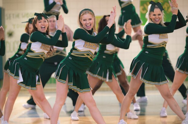 Senior Year (2022) - photo 3
