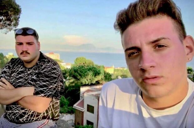 Selfie (2019) - photo 1