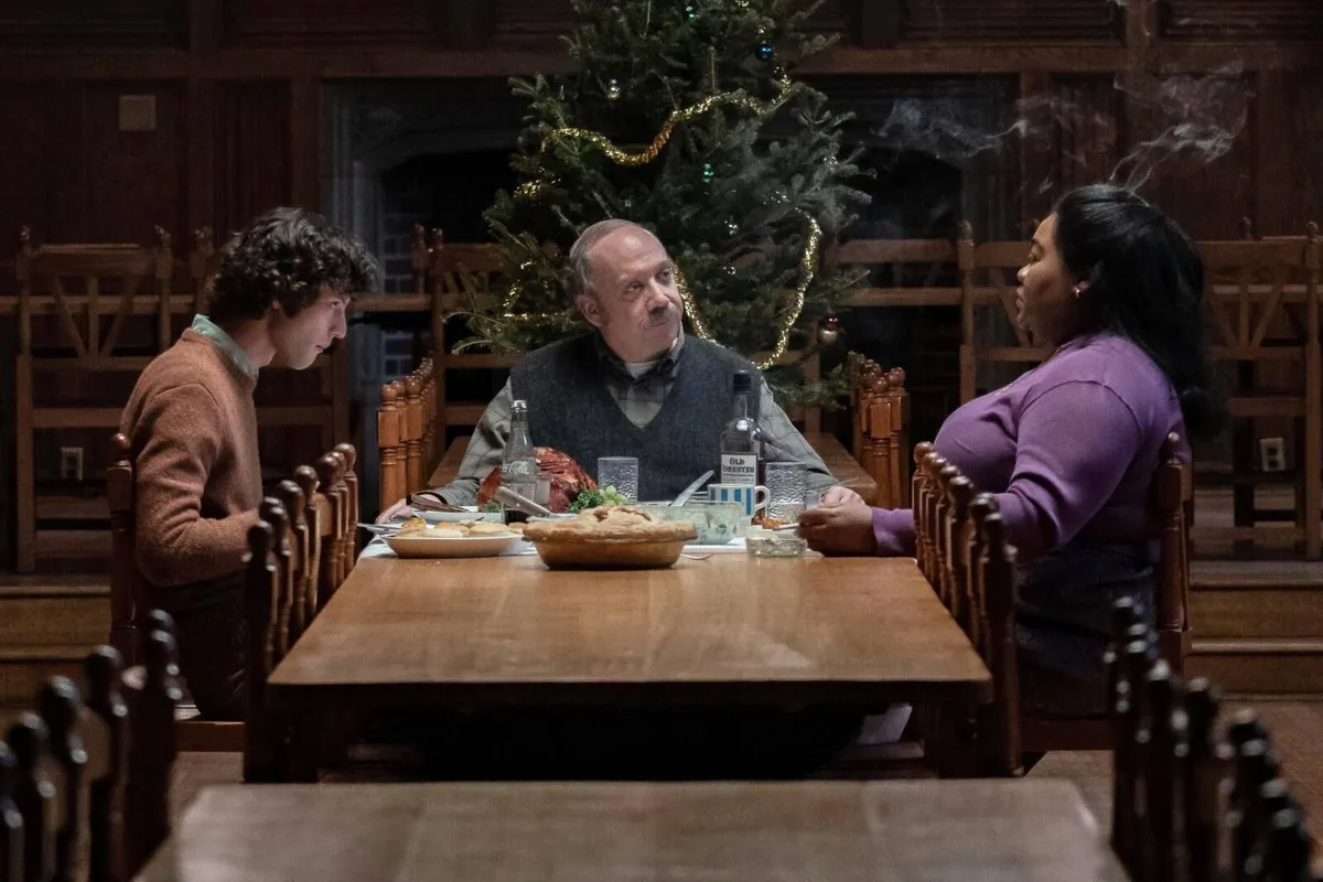 Origins of Christmas holiday: films to bring us back to the religious idea Still from the movie "The holdovers" (2023)