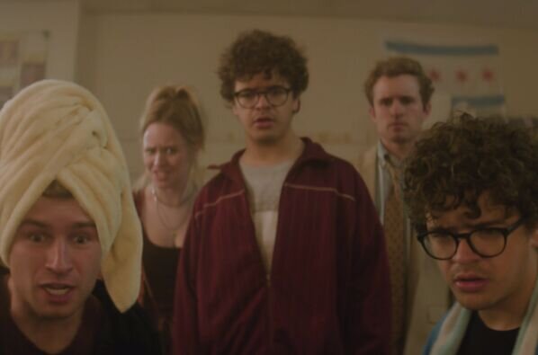 Скучаете по «Очень странным делам»? С их звездой скоро выйдет зумерская комедия – обводите дату в календаре Скучаете по «Очень странным делам»? С их звездой скоро выйдет зумерская комедия – обводите дату в календаре