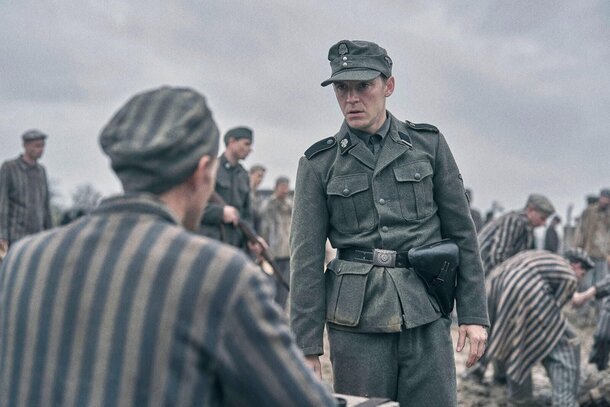 Этот мини-сериал о войне называют вторым после "Списка Шиндлера": потребовалось 11 лет, чтобы его выпустить Этот мини-сериал о войне называют вторым после "Списка Шиндлера": потребовалось 11 лет, чтобы его выпустить
