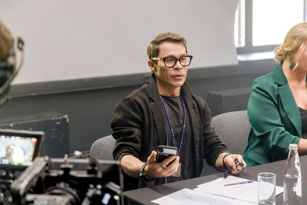 Павел Деревянко исполнит главную роль в комедийном сериале «Из поморов мы» Павел Деревянко исполнит главную роль в комедийном сериале «Из поморов мы»