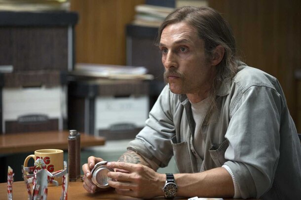 Этот детективный сериал в России оценили на крепкие 8.6 из 10, а Тарантино обозвал его "скучным" Этот детективный сериал в России оценили на крепкие 8.6 из 10, а Тарантино обозвал его "скучным"