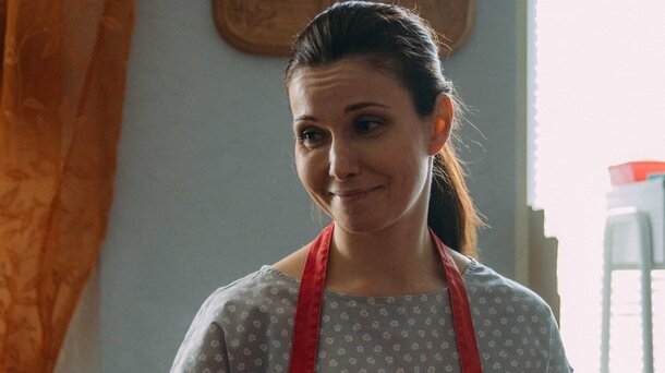 Стендаперы и одержимые родители: разбираем героев сериала «Пингвины моей мамы» Стендаперы и одержимые родители: разбираем героев сериала «Пингвины моей мамы»