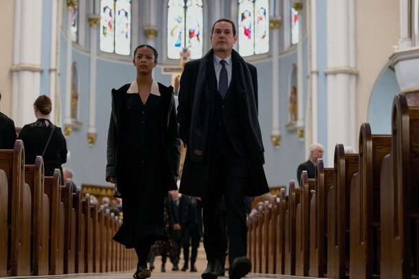 Появились первые кадры из мини-сериала Майка Флэнагана «Падение дома Ашеров» Появились первые кадры из мини-сериала Майка Флэнагана «Падение дома Ашеров»