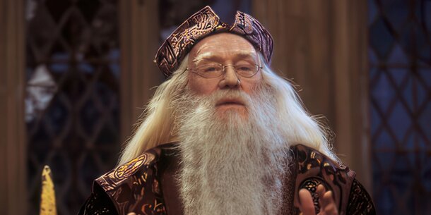 Хогвартс превращается в Средиземье? Первые кадры нового «Гарри Поттера» уже здесь — и фанаты не узнают Дамблдора