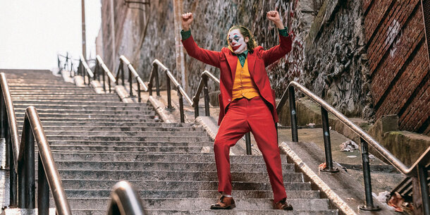 Жителей Нью-Йорка раздражает превратившая в туристическую достопримечательность лестница из «Джокера»