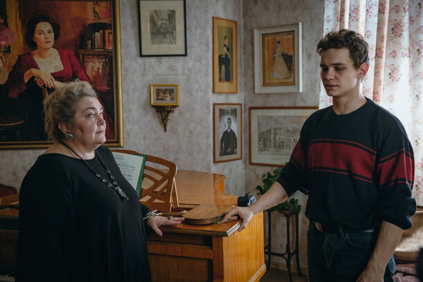 Слава Копейкин совмещает музыку и криминал в тизере сериала «Дети перемен»