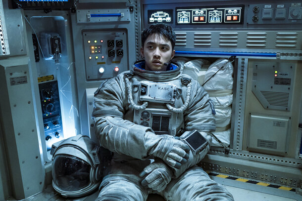 Астронавт попадает под метеоритный дождь в трейлере корейского триллера «Луна»