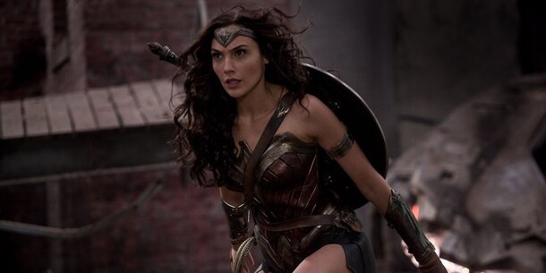 Поклонники «Чудо-женщины» просят Warner Bros сделать героиню бисексуалкой