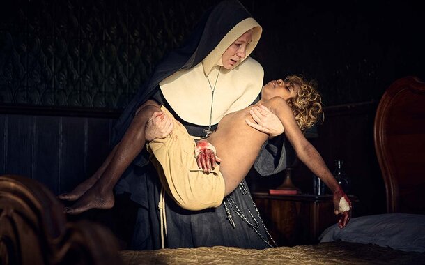 Монахиня Кейт Блантшетт берет под защиту мальчика-аборигена в трейлере драмы «Новенький» 