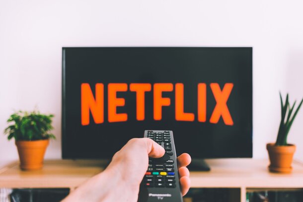 Аналитики посчитали: Netflix в России заработал больше миллиарда за год