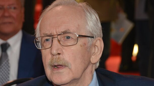 Поражение мозга и паралич: Василию Ливанову уже не помогает даже интенсивная терапия