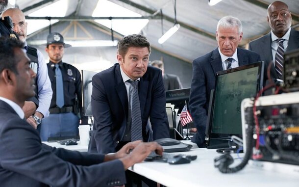 Джереми Реннер пытается навести порядок в своем городе в трейлере второго сезона «Мэра Кингстауна»