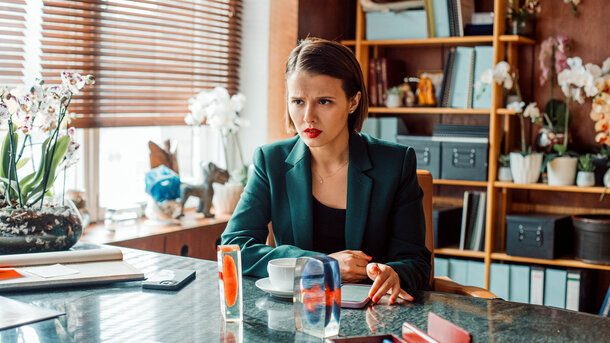 Взяточница Любовь Аксенова ищет себе донора в первом трейлере комедийного сериала «Почка»