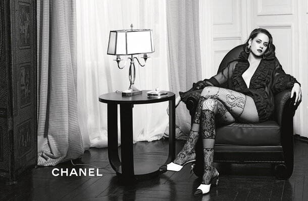 Кристен Стюарт снялась в новой рекламе аксессуаров Chanel