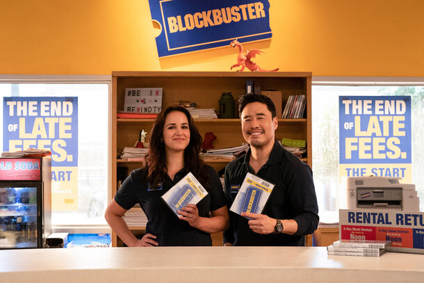 Рэндолл Пак и Мелисса Фумеро пытаются спасти видеопрокатный бизнес в трейлере сериала «Блокбастер» 