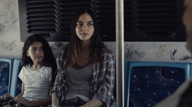 Мелисса Баррера стремится вернуть свою дочь в трейлере драмы «Весь мир спит»