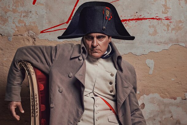 Крепкая работа Ридли Скотта: появились рецензии на фильм «Наполеон» с Хоакином Фениксом