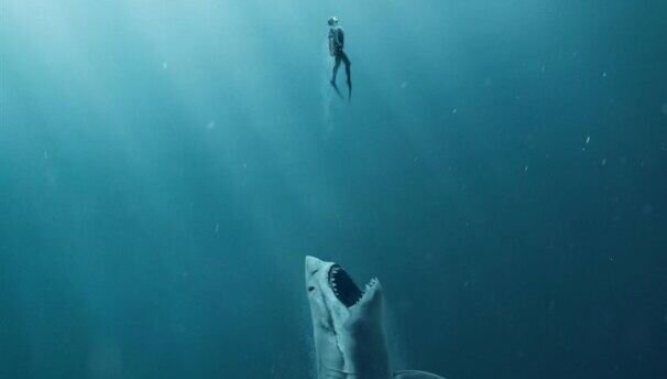 Джейсон Стэйтем против гигантской акулы в трейлере фильма «Мег: Монстр глубины»