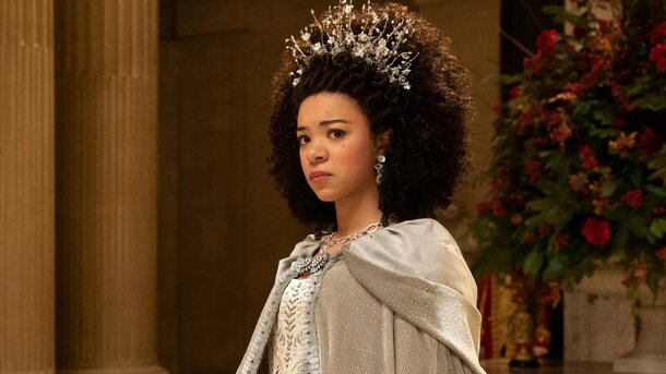 Netflix представил первый отрывок из спин-оффа «Бриджертонов» о молодой королеве Шарлотте