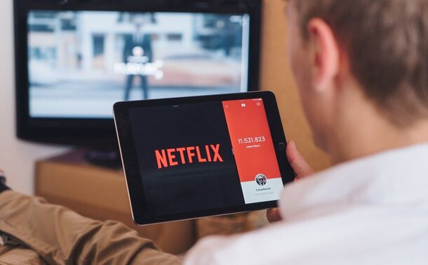 Не только кинотеатры: Netflix, Apple и Amazon пострадали из-за эпидемии 