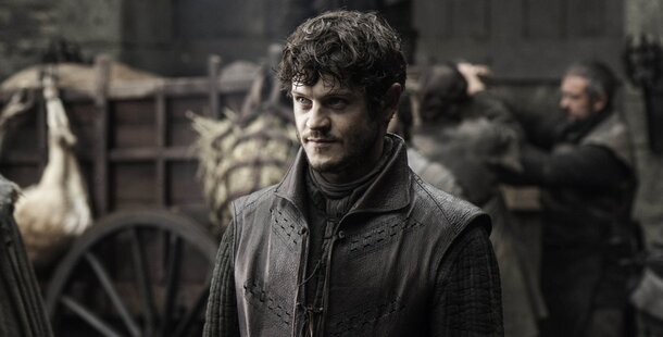 Безумец из «Игры престолов» перекочевал в этот жуткий сериал: Рамси вернулся — и он сводит зрителей с ума на протяжении всех 6 серий