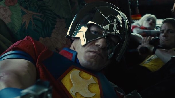 Джон Сина приходит на встречу в своей «новой униформе» в свежем отрывке из сериала DC «Миротворец» 