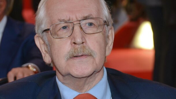 «Мозг мог повредиться»: Василия Ливанова вывели из комы — что известно о состоянии актера и дальнейшем диагнозе