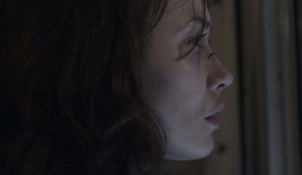 Если уснешь сегодня, то умрешь: Ольга Куриленко в трейлере фильма ужасов «Мара»